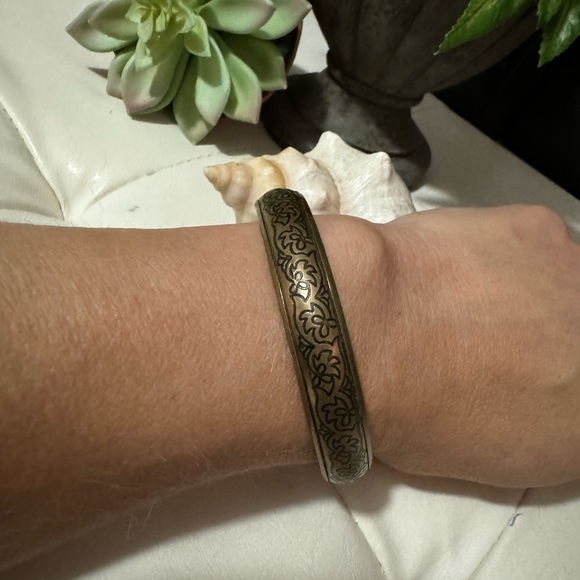 Vintage Damascene Etched Metal Bangle Style Bracelet-Brassy Tone - Picture 9 of 14